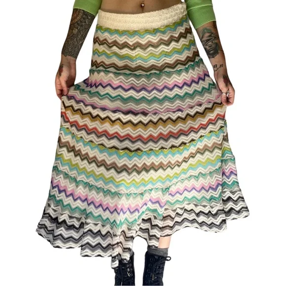 Y2K Rainbow Wavy Mesh Skirt • Size Medium/28-34” waist 💌🌈 - Picture 5 of 9